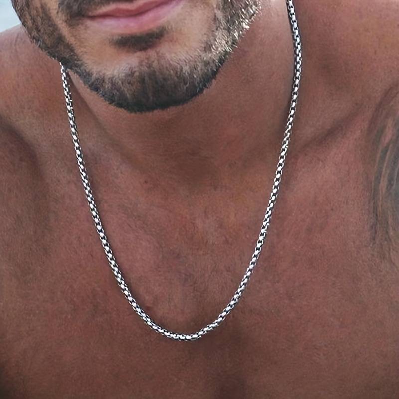 Featured and top-selling silver and gold accessories for men and women in Netherlands and Europe, including necklaces, bracelets, earrings, rings, and anklets