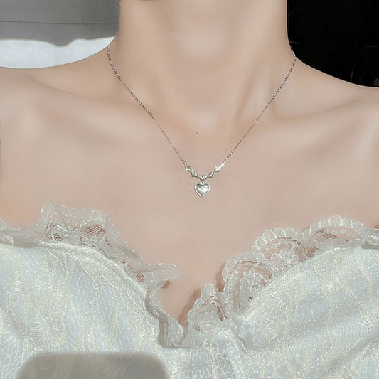 Featured and top-selling silver and gold accessories for men and women in Netherlands and Europe, including necklaces, bracelets, earrings, rings, and anklets