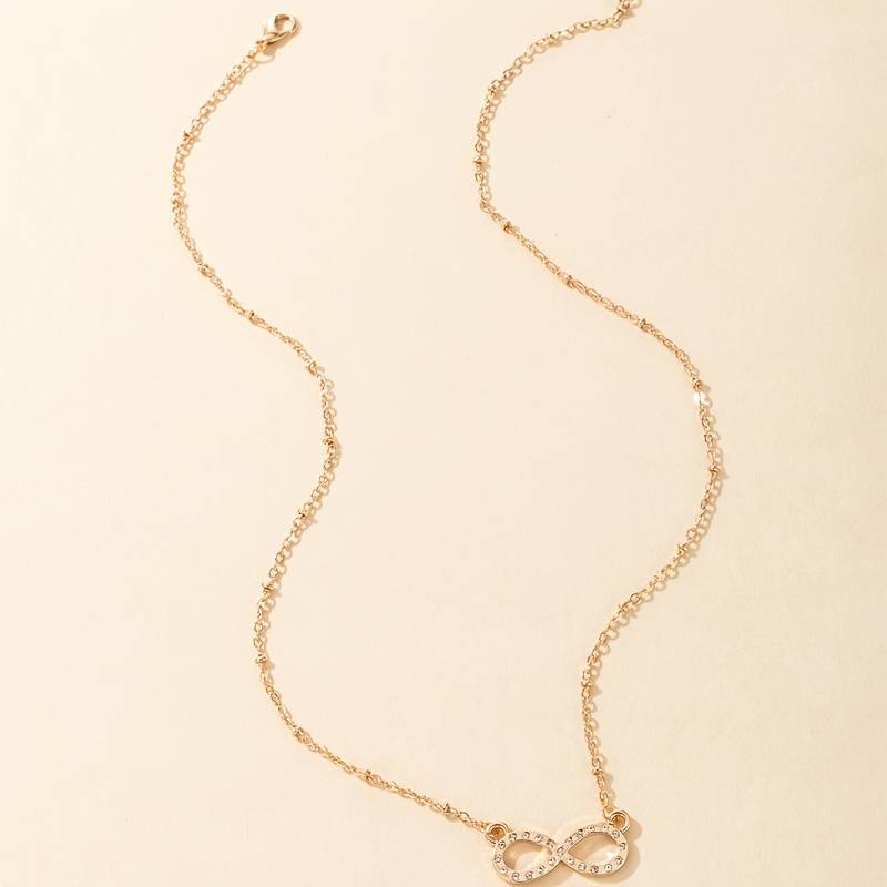 Featured and top-selling silver and gold accessories for men and women in Netherlands and Europe, including necklaces, bracelets, earrings, rings, and anklets