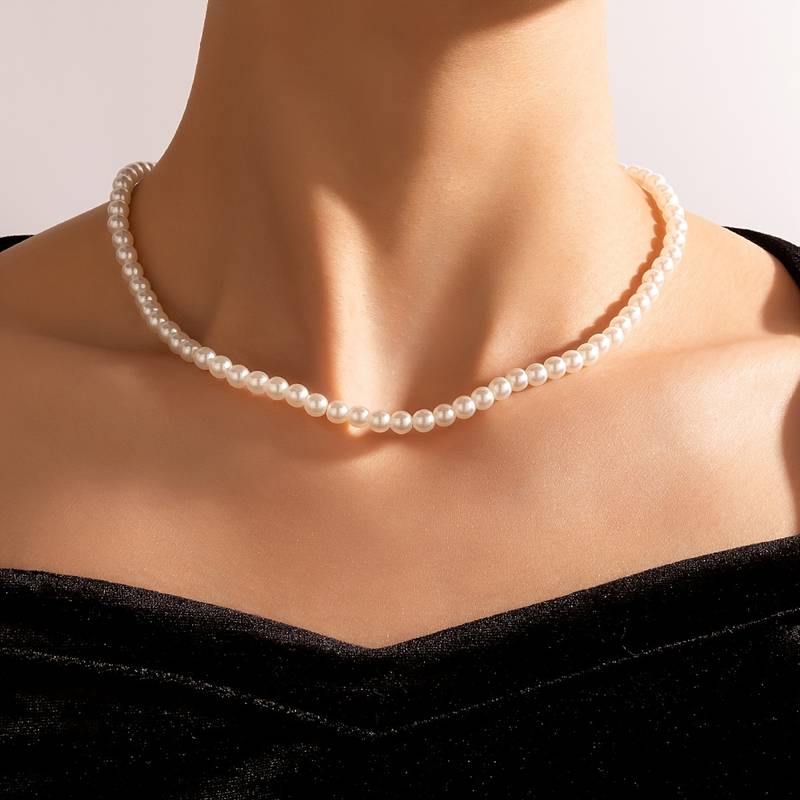Featured and top-selling silver and gold accessories for men and women in Netherlands and Europe, including necklaces, bracelets, earrings, rings, and anklets, Pearl