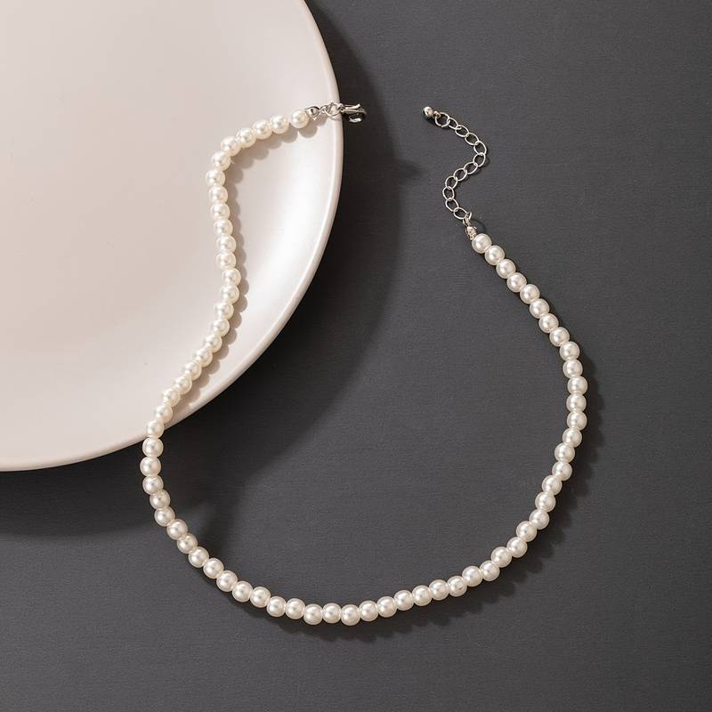 Featured and top-selling silver and gold accessories for men and women in Netherlands and Europe, including necklaces, bracelets, earrings, rings, and anklets, Pearl