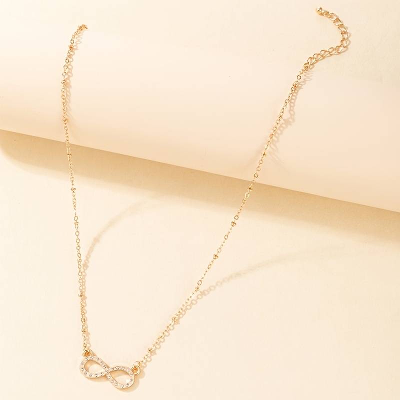 Featured and top-selling silver and gold accessories for men and women in Netherlands and Europe, including necklaces, bracelets, earrings, rings, and anklets