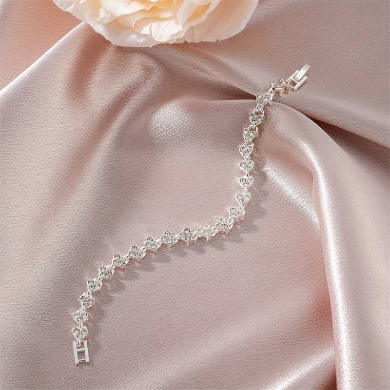 hiny top-selling silver and gold bracelet, the most elegant accessory for women in the Netherlands, stones, natural stonesFeatured and top-selling silver and gold accessories for men and women in Netherlands and Europe, including necklaces, bracelets, earrings, rings, and anklets