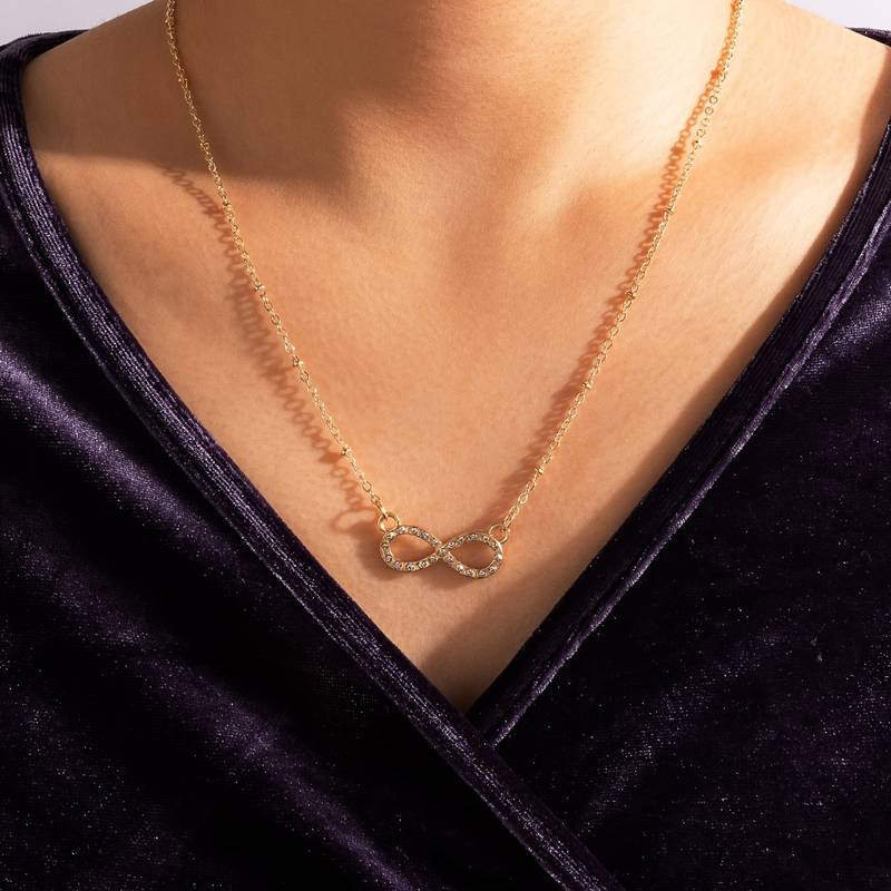 Featured and top-selling silver and gold accessories for men and women in Netherlands and Europe, including necklaces, bracelets, earrings, rings, and anklets