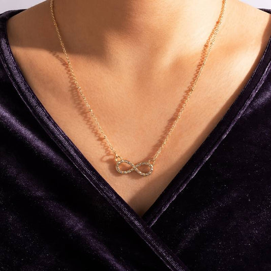 Featured and top-selling silver and gold accessories for men and women in Netherlands and Europe, including necklaces, bracelets, earrings, rings, and anklets